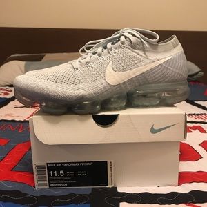 Nike Air Vapormax Flyknit Men Size 11.5